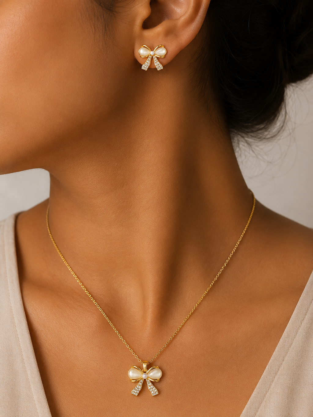 Belle Bow Pendant Set in Gold