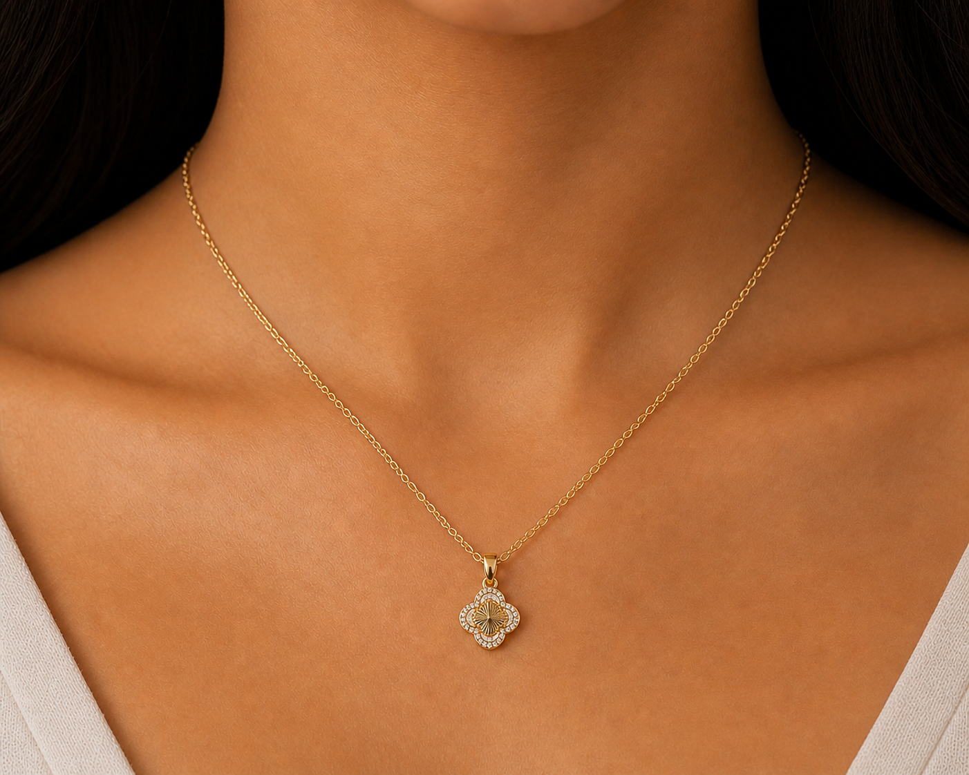 Luna Clove Pendant in Gold